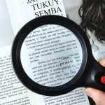 Kính lúp cầm tay đọc sách cao cấp Terino DE-9B (10x/20x, màu đen, có đèn led) - Hàng chính hãng